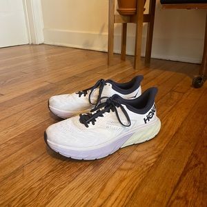Hoka womens 11 Arahi 5 Running shoes